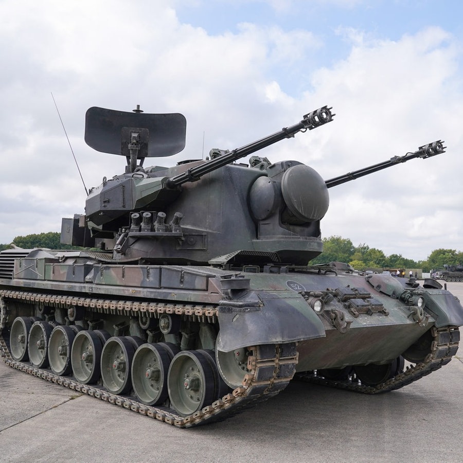 Ein Flugabwehrkanonenpanzer Gepard auf dem Truppenübungsplatz Putlos in Schleswig-Holstein. © picture alliance/dpa | Marcus Brandt Foto: Marcus Brandt