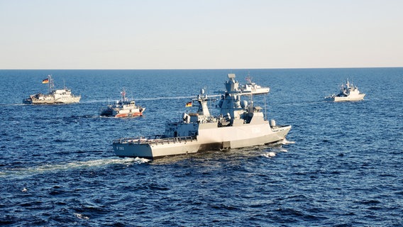 Fregatten auf der Ostsee © NDR Foto: Tom Schimmeck