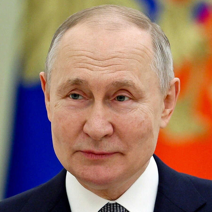 Ein Porträtbild zeigt den russischen Präsidenten Wladimir Putin im Kreml in Moskau. © Pool Sputnik Kremlin/AP/dpa Foto: Gavriil Grigorov
