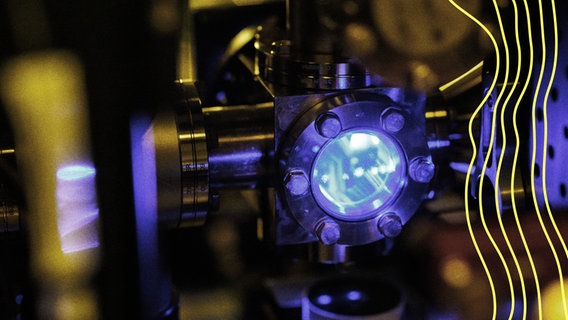 Ein Fenster ins Vakuumsystem ist im Aufbau des Quantensimulators im Strontium-Labor im Max-Planck-Institut für Quantenoptik zu sehen. © picture alliance Foto: Matthias Balk