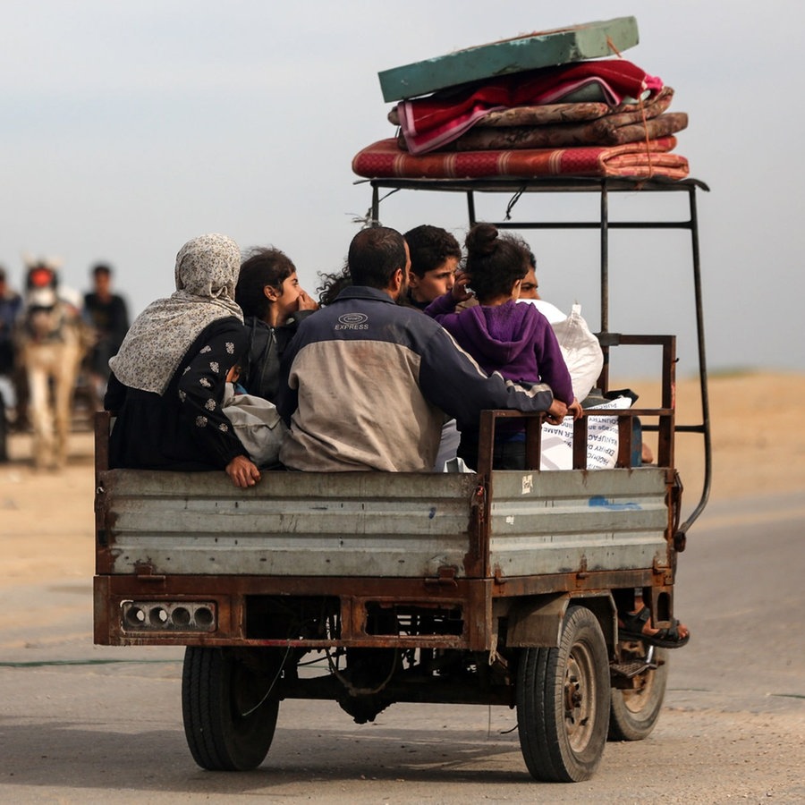 Palästinenser fliehen aus der Stadt Rafah © picture alliance / NurPhoto Foto:  Majdi Fathi