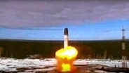 Russland testet eine Interkontinentalrakete vom Typ Sarmat. © picture alliance 