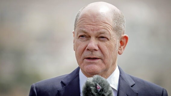 Kanclerz federalny Olaf Scholz wydał oświadczenie prasowe po spotkaniu z królem Jordanii przed podróżą do Izraela.  © dpa Zdjęcie: Kay Nietfeld