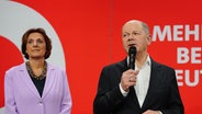 Bundeskanzler Olaf Scholz (SPD) spricht bei der SPD-Wahlparty im Willy-Brandt-Haus. © picture alliance Foto: Kay Nietfeld