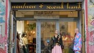 Second Hand Mode Boutique am Mehringdamm in Berlin, Deutschland. © picture alliance Foto: Schoening