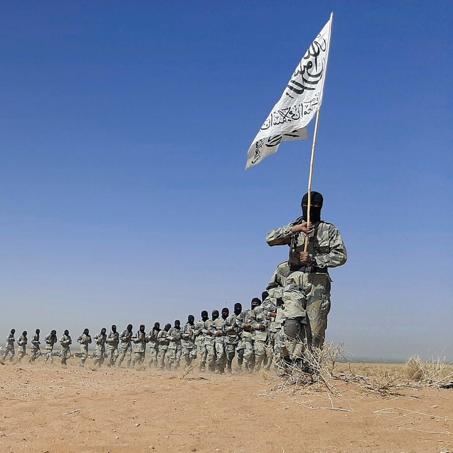 Taliban-Kämpfer trainieren in Lashkar Gah. © picture alliance Foto: Abdul Khaliq