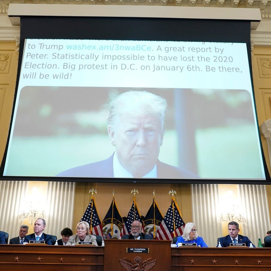 Ein Tweet von Präsident Donald Trump bei der Untersuchung zum Sturm auf das Capitol. © picture alliance Foto: Andrew Harnik