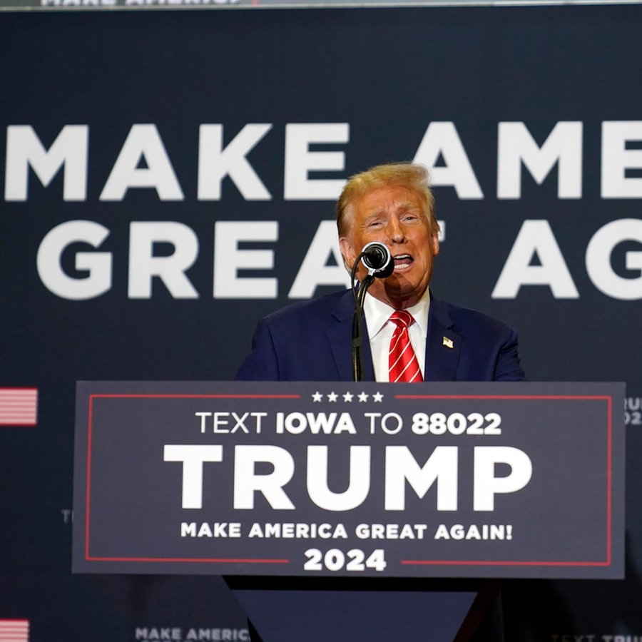 Donald Trump bei einer Wahlkampfveranstaltung am 6. Januar in Clinton, Iowa © picture alliance Foto: Charlie Neibergall