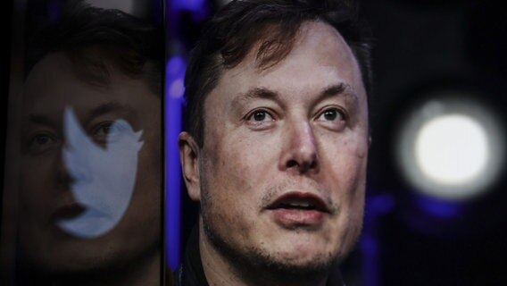 Elon Musk kauft Twitter für 44 Milliarden Dollar. © picture alliance Foto: Muhammed Selim Korkutata