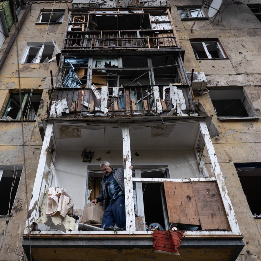 Ein durch einen russischen Angriff zerstörtes Wohhaus in Sloviansk, Ukraine. © picture alliance / ZUMAPRESS.com Foto:  | Ashley Chan