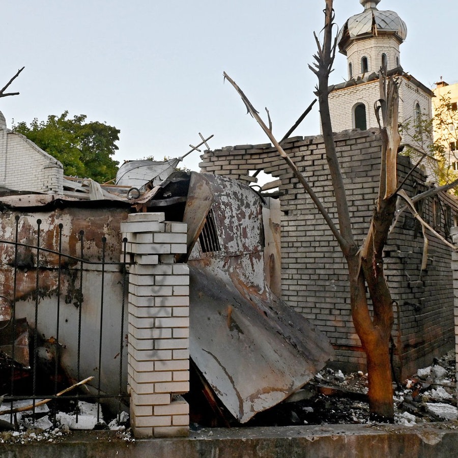Eine durch eine russische Rakete zerstörte ukrainische Kirche. © picture alliance / abaca | Koshelev Albert/Ukrinform/ABACA 