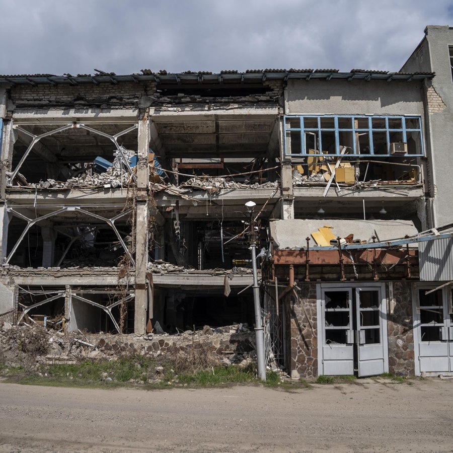 Beschädigtes Fabrikgebäude in der Ukraine. © picture alliance / Anadolu | Jose Colon Foto: Jose Colon