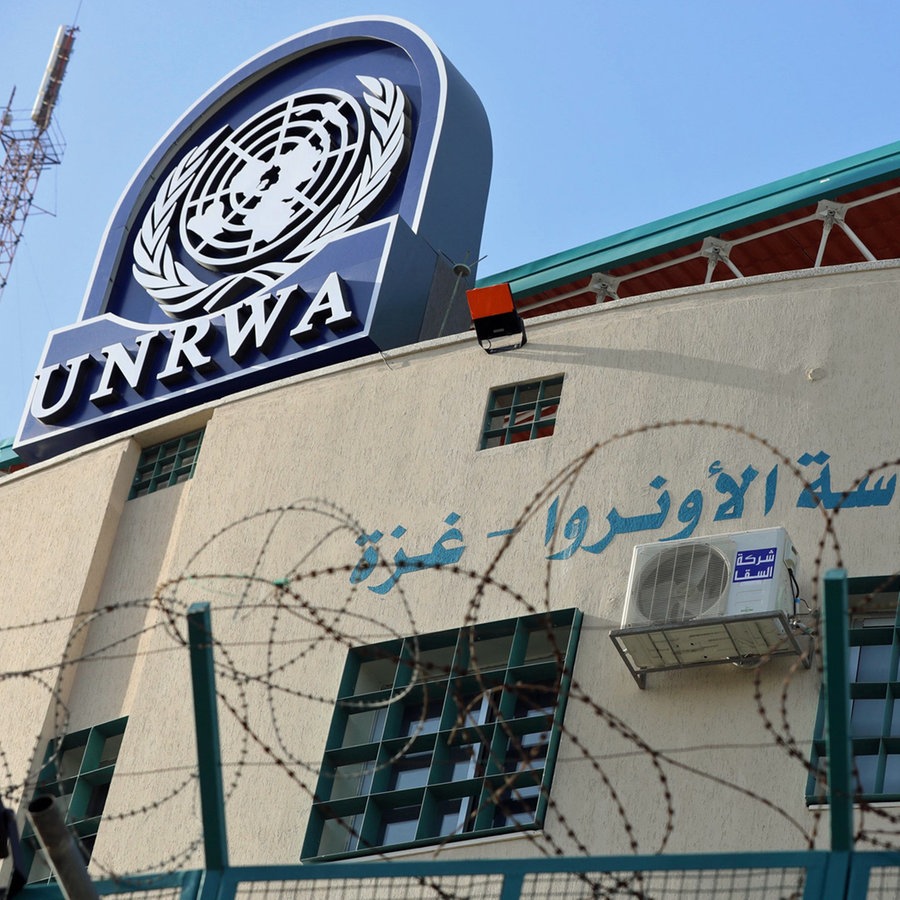 Dieses Foto wurde unter Aufsicht der israelischen Verteidigungskräfte aufgenommen und von der Militärzensur geprüft: Das Hauptquartier der United Nations Relief and Works Agency (UNRWA) in Gaza-Stadt (Israel). © APA Images via ZUMA Press Wire/dpa Foto: Ashraf Amra