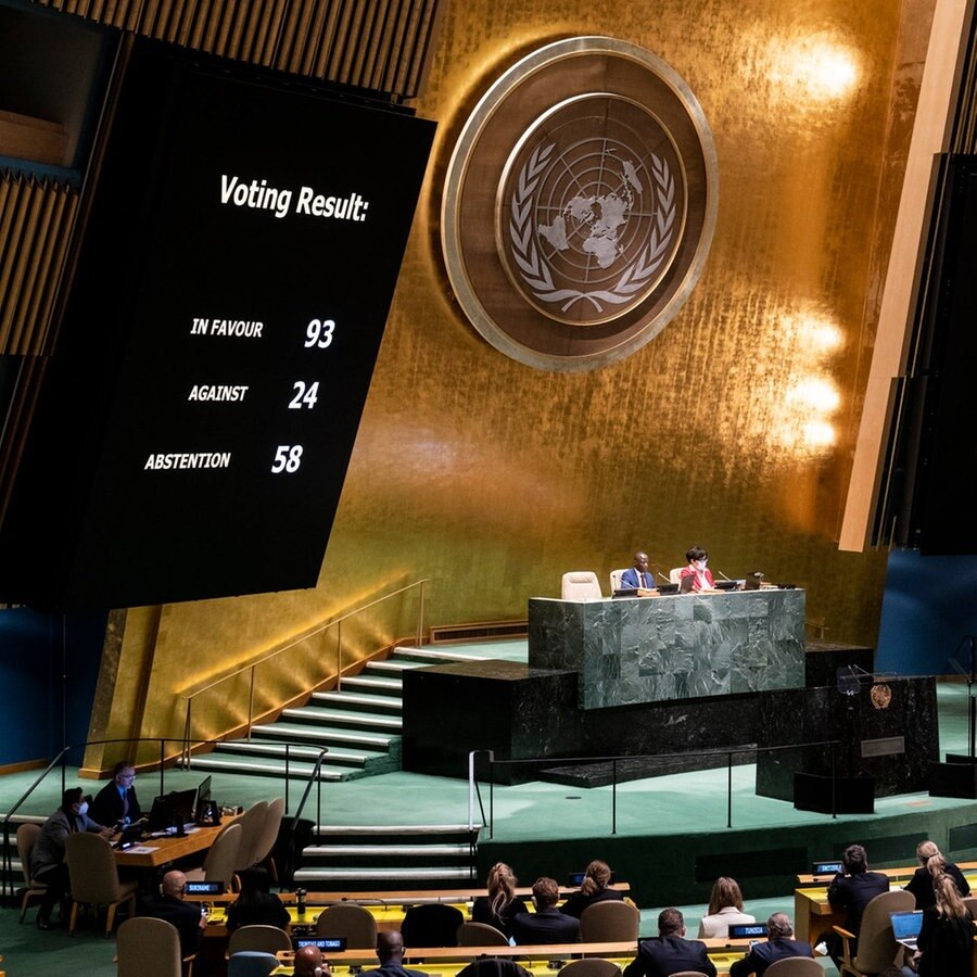 Abstimmung über Suspendierung Russlands im UN-Menschenrechtsrat © picture alliance Foto: John Minchillo