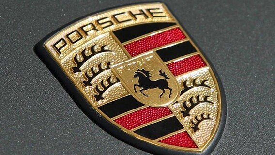 Das Porsche-Logo © picture-alliance Foto: Jean Francois Frey