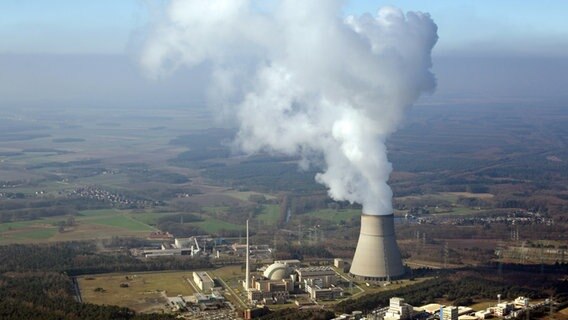 Ein Luftbild vom Kernkraftwerk Emsland (KKE) in Lingen (Landkreis Emsland). © dpa Foto: Friso Gentsch