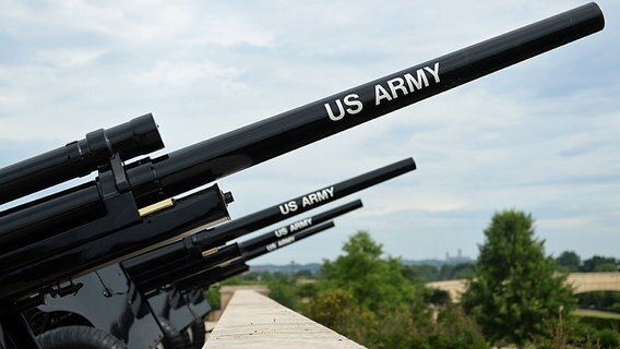 Kanonen, die in Washington D.C. (USA) im US-Verteidigungsministerium zu sehen sind. © dpa picture alliance Foto: Britta Pedersen