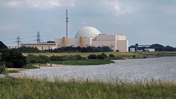 Blick auf das Atomkraftwerk in Brokdorf in Schleswig-Holstein. © Imago/Star Media 
