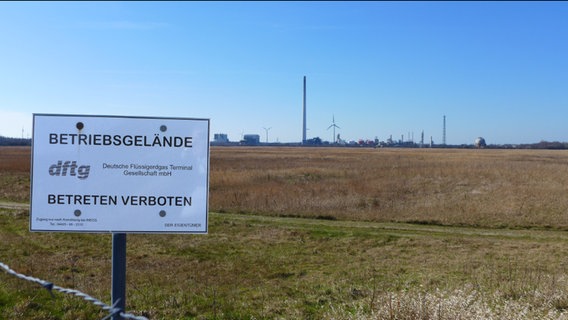 Blick auf das Gelände für den LNG-Terminal in Wilhelmshaven © NDR Foto: Christoph Heinzle