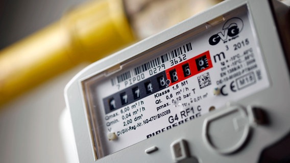 Ein Gaszähler im Keller zeigt den Verbrauch an. Ein Gaszähler im Keller zeigt den Verbrauch an. © picture alliance Foto: picture alliance / Geisler-Fotopress | Christoph Hardt/Geisler-Fotopres