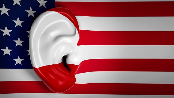 Ein künstliches Ohr schaut aus einer US-Flagge heraus © Fotolia.com Foto: fotomek