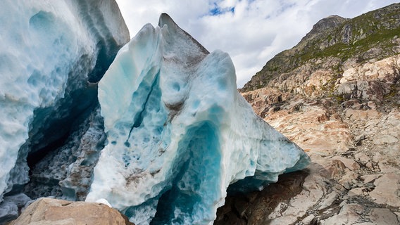 Das Eis auf dem Aletschgletscher schmilzt und der Fels liegt frei. © dpa picture alliance Foto: Gerth Roland