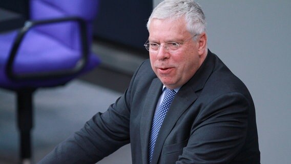 Jürgen Hardt, außenpolitischer Sprecher der CDU/CSU-Bundestagsfraktion, bei einer Rede im Bundestag. © Imago Images/dts Nachrichtenagentur 