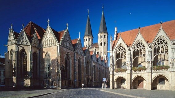 Die Sankt Martini Kirche und das Altstadtrathaus in Braunschweig. © picture alliance Foto: Huber/Giovanni