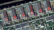 Ein Satellitenbild zeigt das Kernkraftwerk Saporischschja (Archivbild). © Maxar Technologies/AP/dpa 