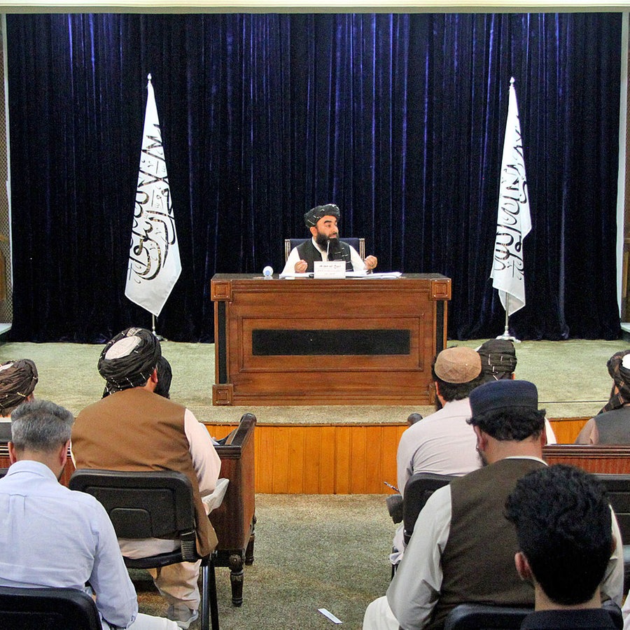 Taliban-Sprecher Zabihullah Mujahid spricht während einer Pressekonferenz in Kabul (Afghanistan). © dpa-Bildfunk Foto: Saifurahman Safi/XinHua/dpa