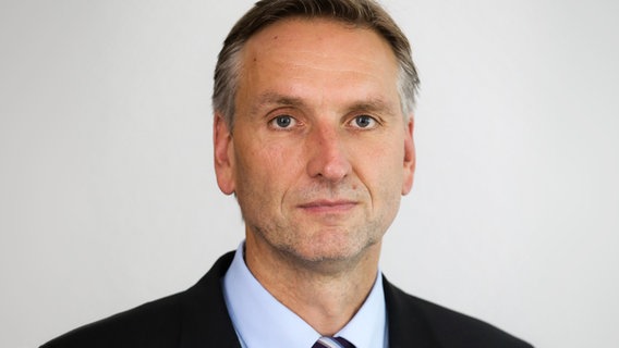 Der Chef des Landesamtes für Verfassungsschutz Hamburg, Torsten Voß. Der Chef des Landesamtes für Verfassungsschutz Hamburg, Torsten Voß. © dpa bildfunk Foto: Ulrich Perrey