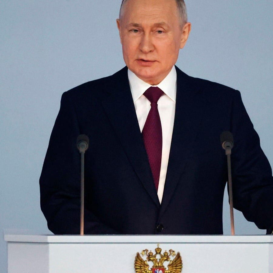 Der russische Präsident Wladimir Putin hält vor Publikum eine Rede zur Lage der Nation. © Dmitry Astakhov/Sputnik/Kreml Pool/AP/dpa 