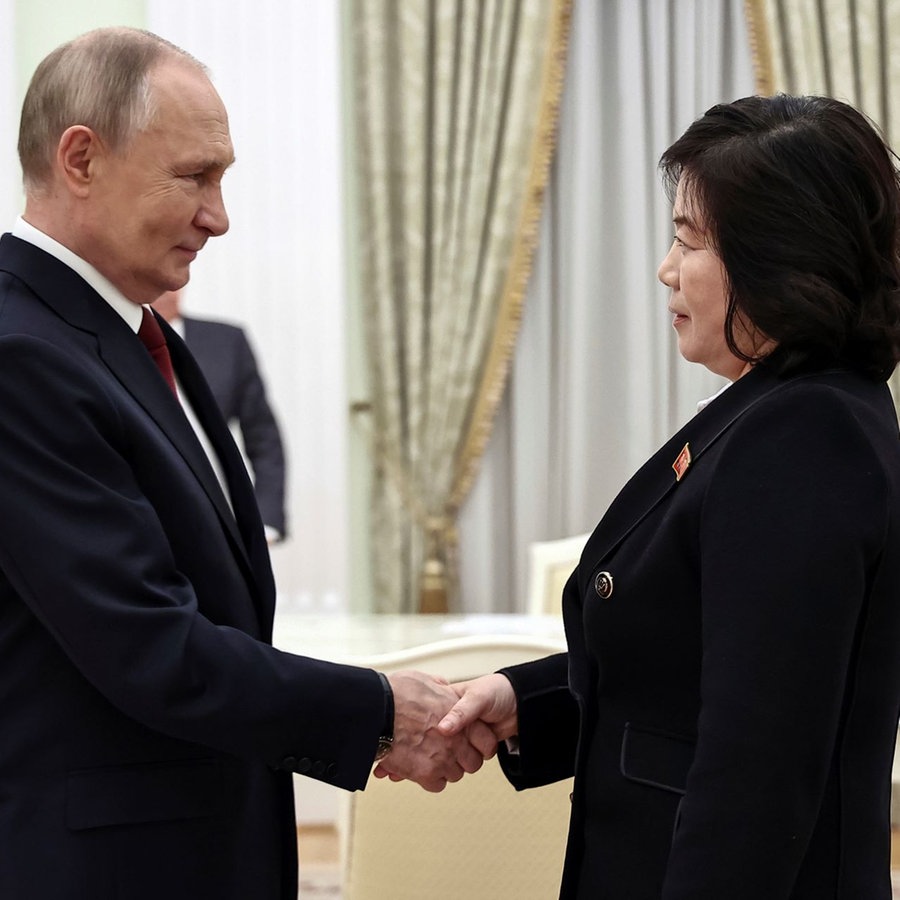 Nordkoreas Außenministerin  Choe Son Hui trifft Wladimir Putin im Moskau. © picture alliance / ASSOCIATED PRESS | Mikhail Tereshchenko Foto: Mikhail Tereshchenko
