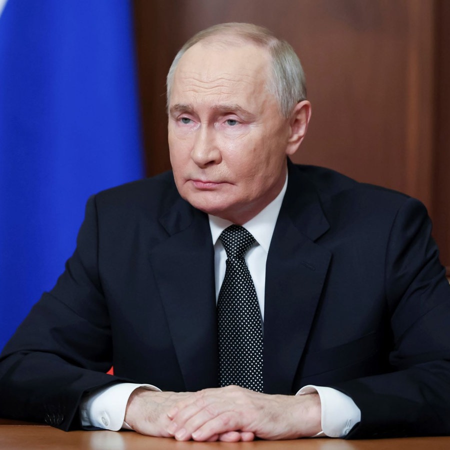 Wladimir Putin nimmt eine TV-Ansprache auf. © picture alliance / ASSOCIATED PRESS | Vyacheslav Prokofyev Foto:  Vyacheslav Prokofyev