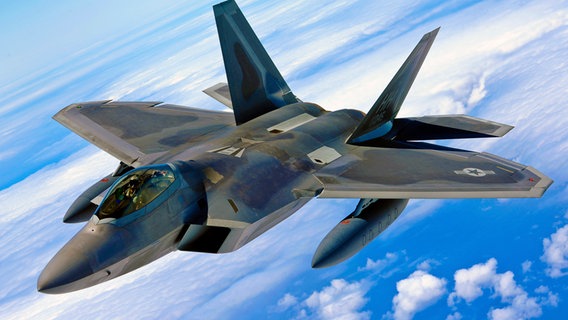 Ein F-22-Kampfjet der US-Luftwaffe in der Luft © dpa/picture alliance Foto: Gustavo Gonzalez