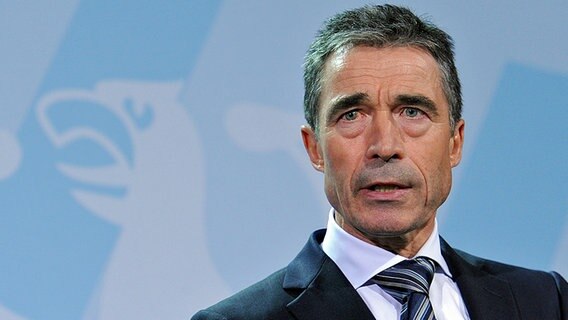 NATO-Generalsekretär Anders Fogh Rasmussen bei einer Pressekonferenz in Berlin im Oktober 2011. © dpa picture alliance Foto: Rainer Jensen