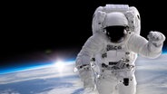 Ein Astronaut im All, dahinter die Erde. © colourbox Foto: Volodymyr Burdiak