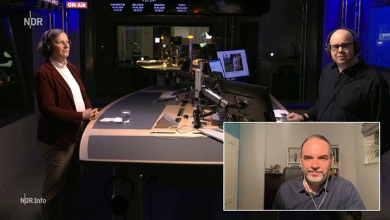 NDR Info Redezeit zum Thema Corona: Screenshot vom Livestream mit Moderator Marius Zekri und Gästen © NDR Foto: Screenshot