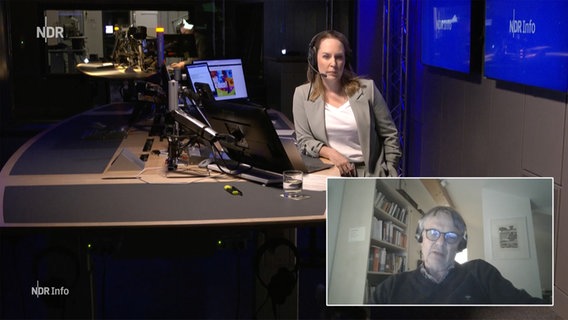 Screenshot vom Livestream der NDR Info Redezeit mit Moderatorin Nina Zimmermann und Gästen. © NDR Foto: Screenshot