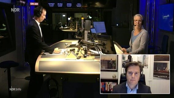 Moderatorin Birgit Langhammer diskutiert in der NDR Info Redezeit mit ihren Gästen Frauke Heiligenstadt, Tobias Hentze und Adrian Ulrich. © NDR 