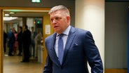 Robert Fico, Ministerpräsident der Slowakei, trifft zu einem Rundtischgespräch im Rahmen eines EU-Gipfels ein. © dpa Foto: Omar Havana