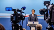 Der niederländische Ministerpräsident Mark Rutte bei einem Pressestatement © ROBIN UTRECHT/ANP/dpa Foto: ROBIN UTRECHT/ANP/dpa