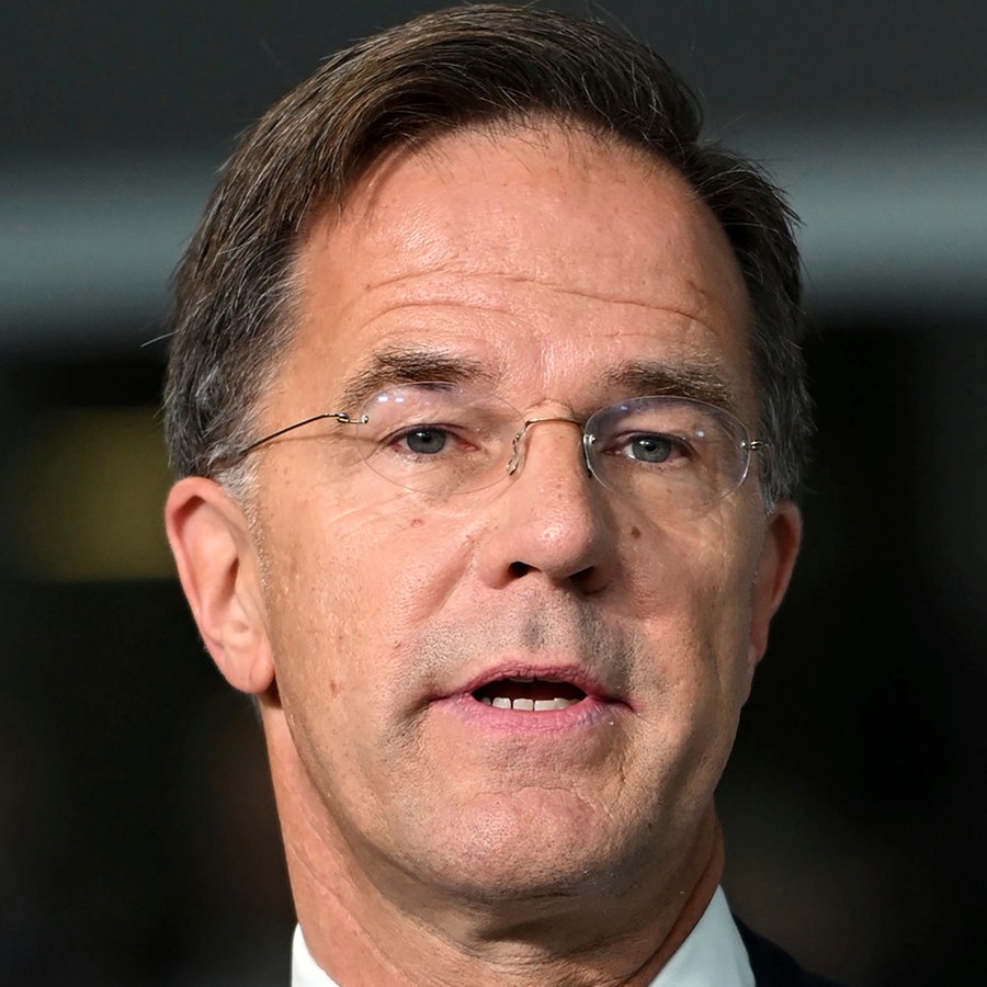 Der neue NATO-Generalsekretär Mark Rutte spricht auf einer Pressekonferenz im NATO-Hauptquartier. © AP/dpa Foto: Harry Nakos
