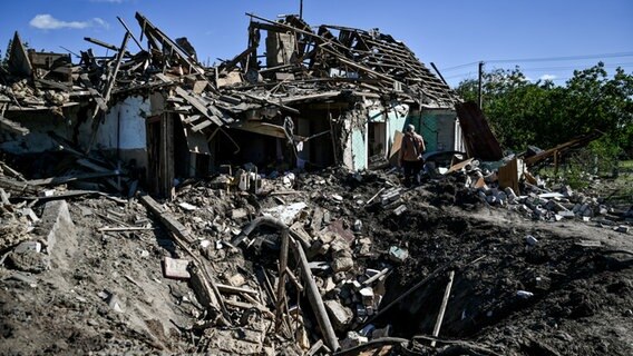 Krieg in der Ukraine: Durch Beschuss zerstörtes Haus in Saporischschja © dpa-Bildfunk Foto: Ukrinform/dpa