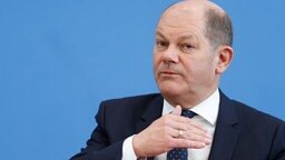 Olaf Scholz gestikuliert mit seiner Hand. © picture alliance / AA Foto: Abdulhamid Hosbas