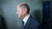 Bundeskanzler Olaf Scholz (SPD), kommt zu einer Sondersitzung des Verteidigungsausschusses im Bundestag. © dpa-Bildfunk Foto: Michael Kappeler