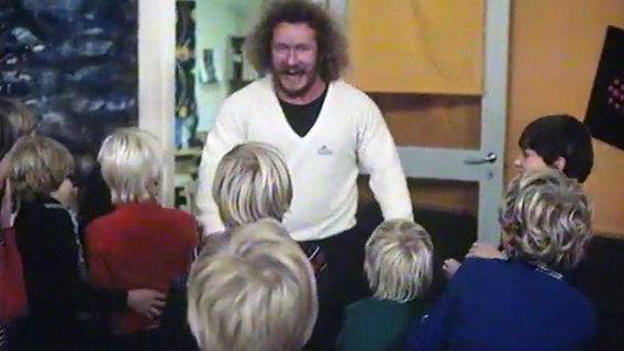 Lennart Dahlgren in einer Video-Szene eines schwedischen Werbefilms für die Elternzeit von Vätern. © ARD Foto: Sofie Donges