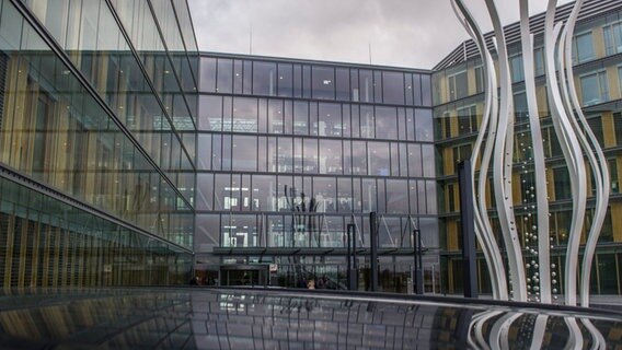 Das Bürogebäude von PricewaterhouseCoopers in Luxemburg. © dpa Foto: Nicolas Bouvy