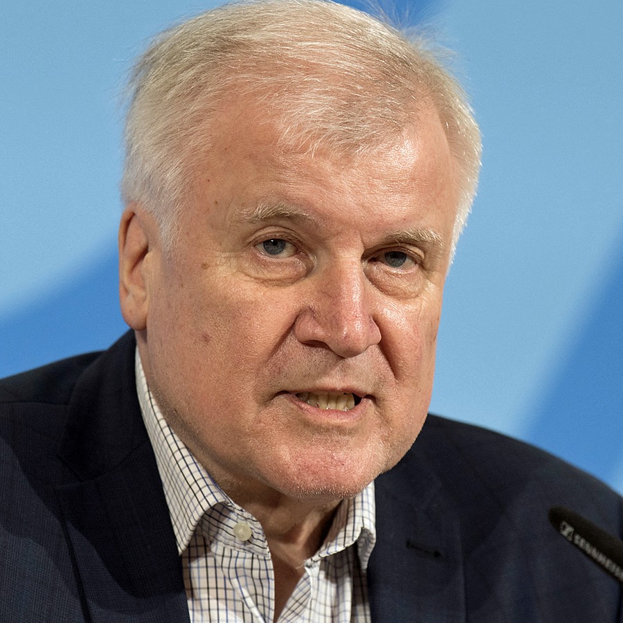 Bundesinnenminister Horst Seehofer (CSU) bei einer Pressekonferenz. © dpa bildfunk Foto: Jörg Carstensen