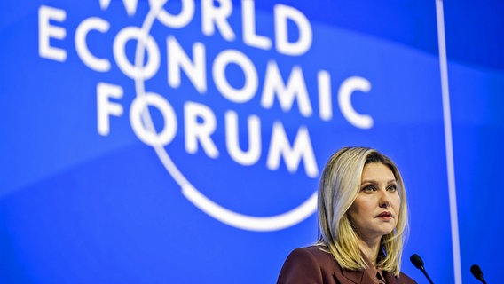 Olena Selenska, First Lady der Ukraine, spricht während der 53. Jahrestagung des Weltwirtschaftsforums (WEF) im schweizerischen Davos. © dpa bildfunk/KEYSTONE Foto: Gian Ehrenzeller